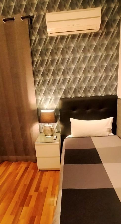 Single Rooms Madrid Bagian luar foto