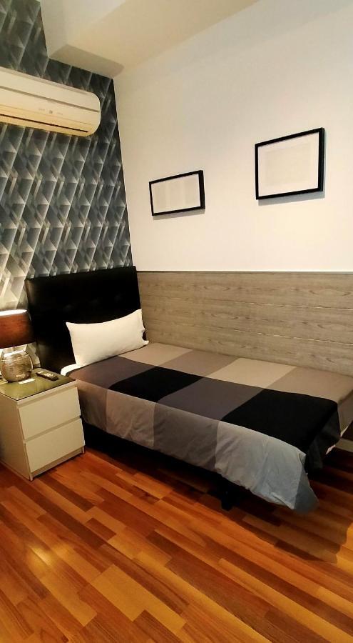 Single Rooms Madrid Bagian luar foto