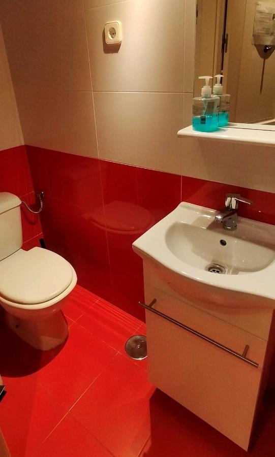 Single Rooms Madrid Bagian luar foto